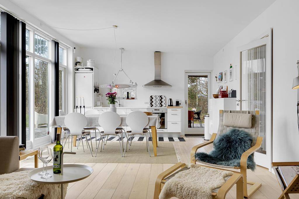 Schönes architektonisch gestaltetes Ferienhaus nahe einem feinen Sandstrand in Begtrup, Knebel