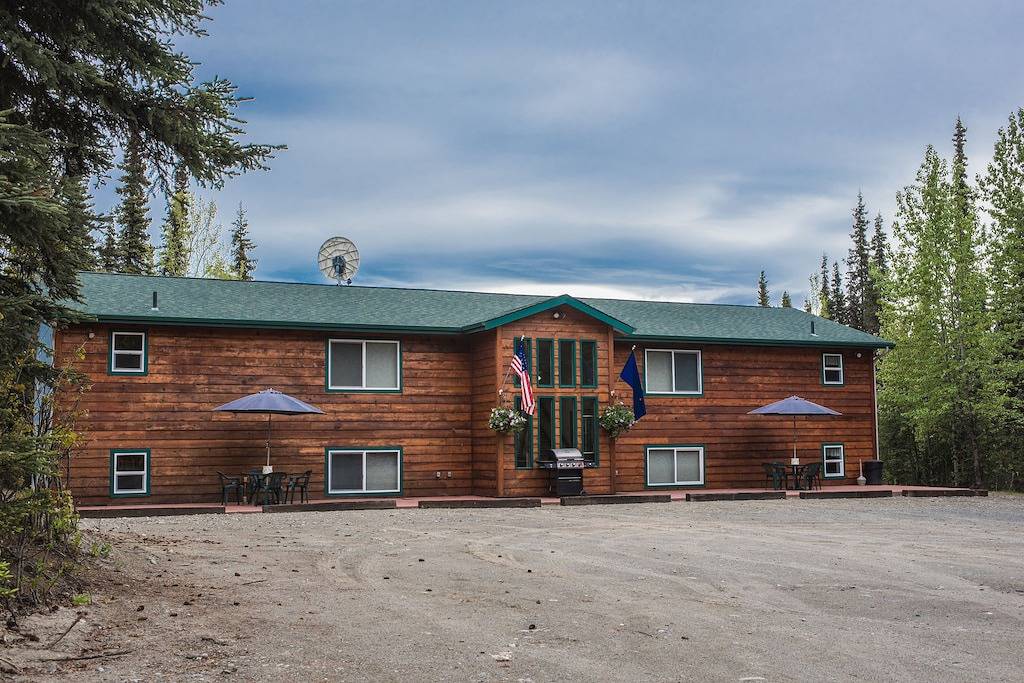Ganze Wohnung, 2 Schlafzimmer, 1 Bad ruhige Lodge in der Nähe der Stadt mit Waldblick! in Kenai Peninsula