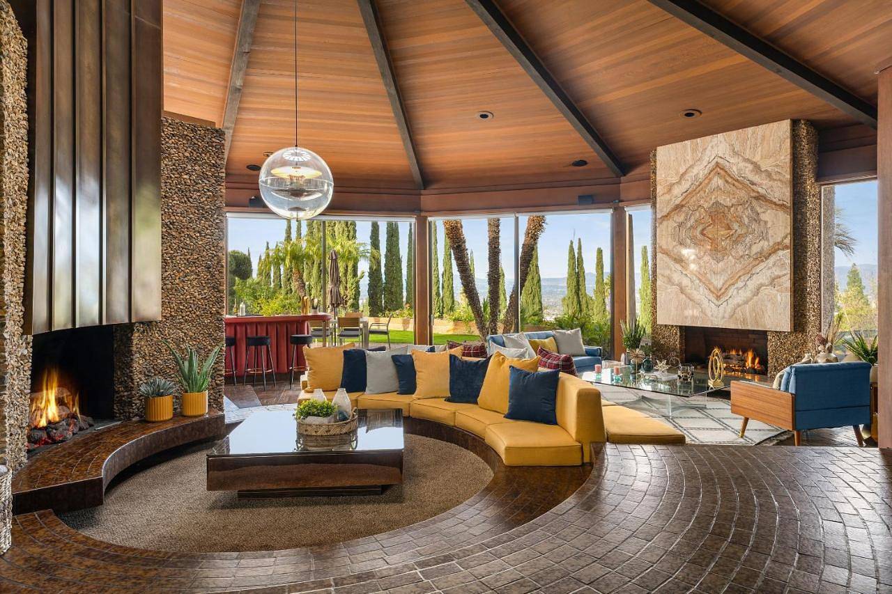 Via Vallarta in Los Angeles, San Fernando Valley