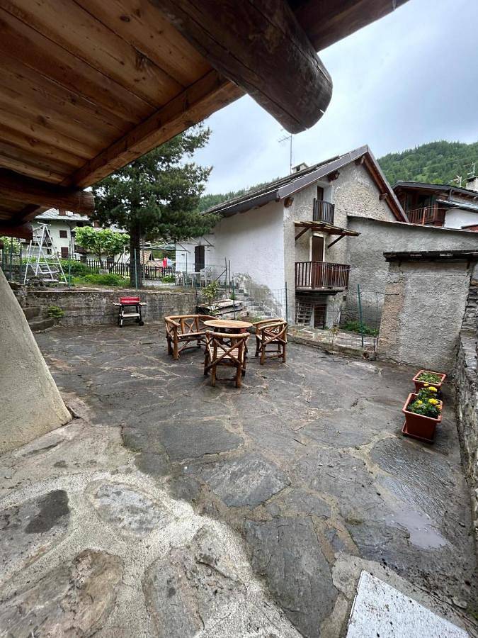 Gîte pour 3 personnes, avec vue ainsi que terrasse et jardin à Pragela - 4