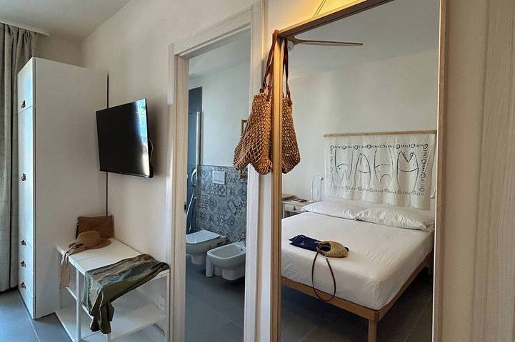 Ganze Wohnung, Deluxe Studio mit Queensize-Bett in Favignana Stadt, Favignana