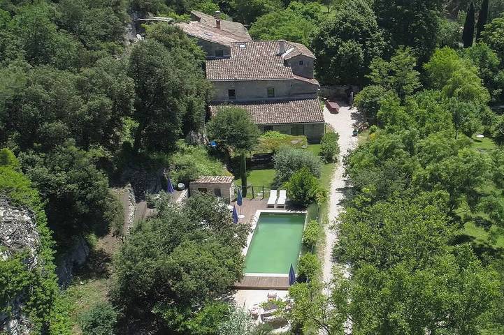 Location de vacances pour 14 personnes, avec Terrasse et Jardin à Le Beaucet