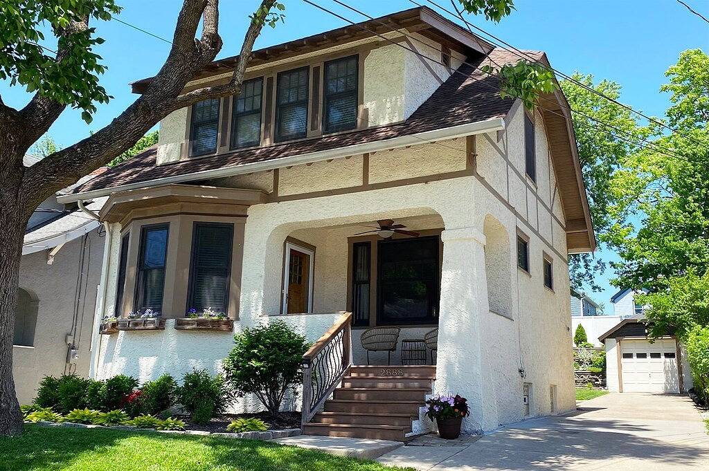 Oakley Square 3Br Charmer - Total Walkability by Redawning in Cincinnati, Hamilton County (OH)