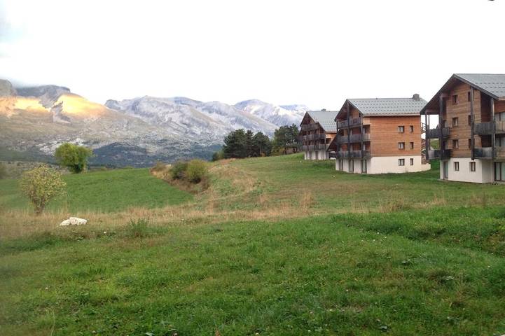 Entire apartment, Apartment 6/7 pers. Rental from Sunday to Sunday in La Joue du Loup, Le Dévoluy