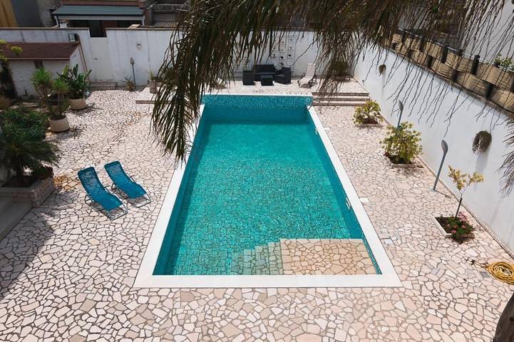 Location de vacances pour 6 personnes, avec piscine et jardin à Calimera