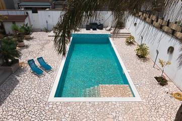 Gîte pour 6 personnes, avec jardin et piscine à Calimera