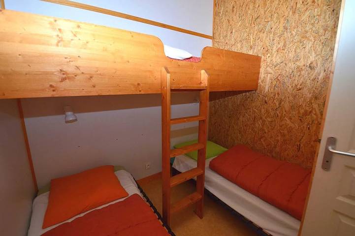 Gîte pour 5 personnes, avec terrasse ainsi que jardin et piscine, animaux acceptés à Les Tourrettes - 3