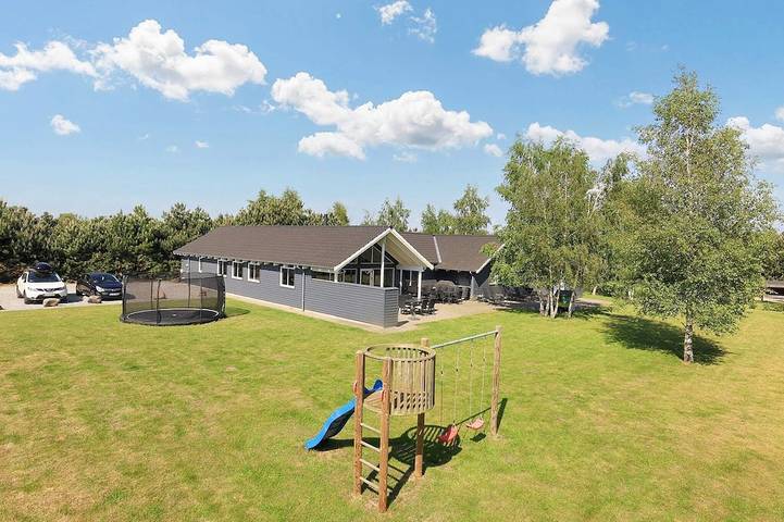 Ferienhaus für 20 Personen, mit Sauna und Whirlpool sowie Terrasse und Pool, mit Haustier in Marielyst