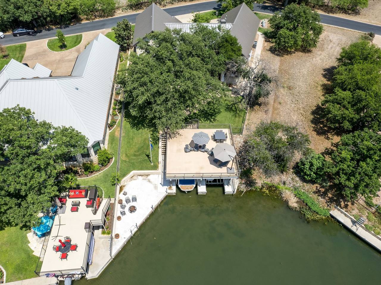 Waterfront Home   Boat Slip   Spacious Outdoor Patio   Fenced Yard in Horseshoe Bay, Condado de Llano