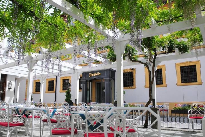 Hotel, mit Terrasse und Garten in Iphofen - 4