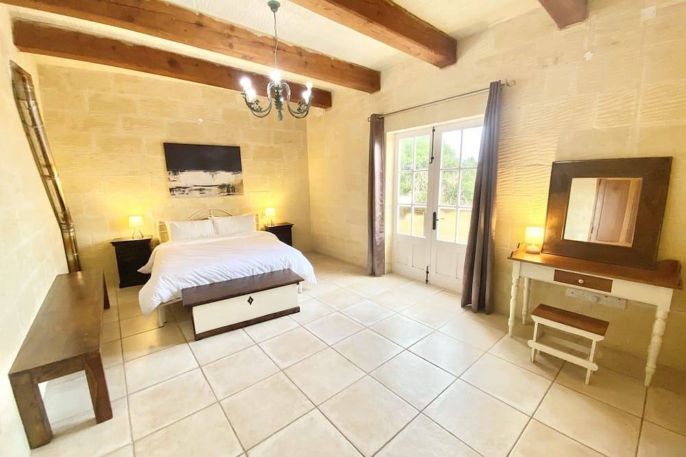 Villa Rossa Gozo ❤ 5 bedroom ensuite w pool & jacuzzi in Xewkija, Gozo
