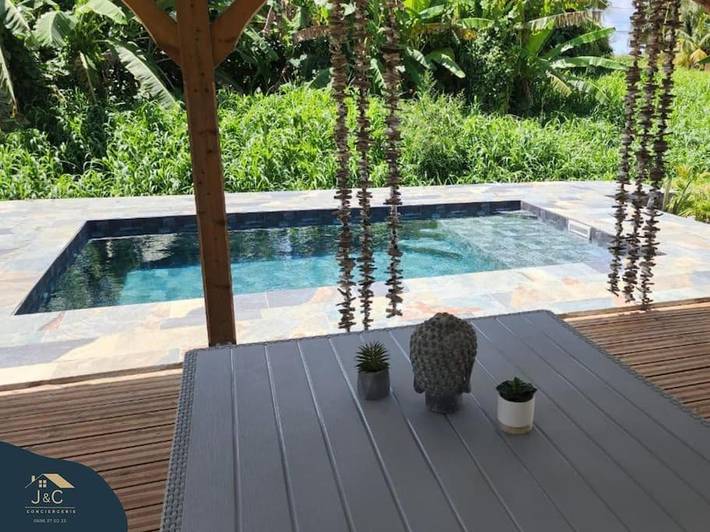 Villa pour 4 personnes, avec piscine ainsi que jardin et terrasse