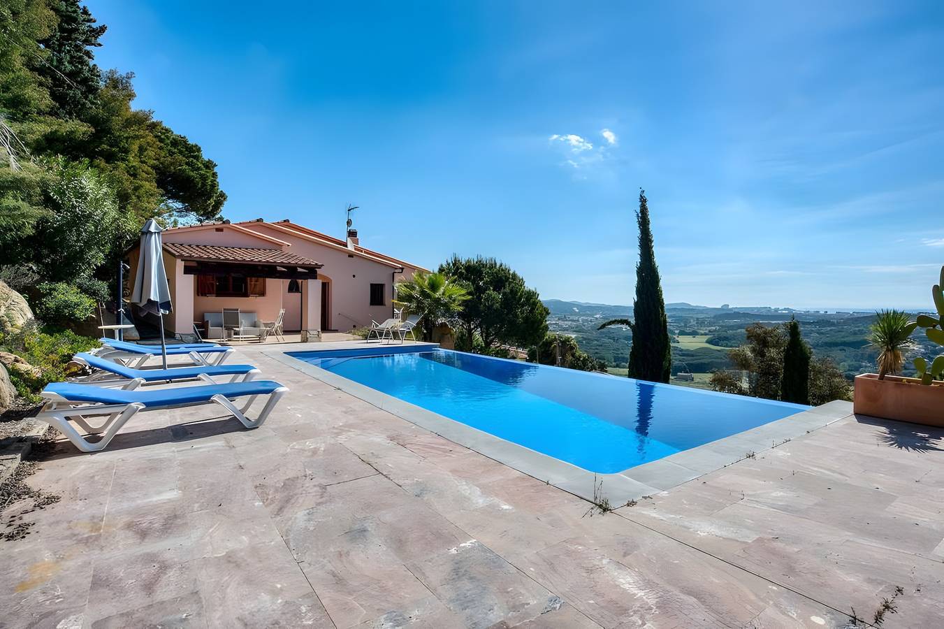 Villa with Sea Views, Infinity Pool, and Complete Privacy in Cabanyes, Calonge