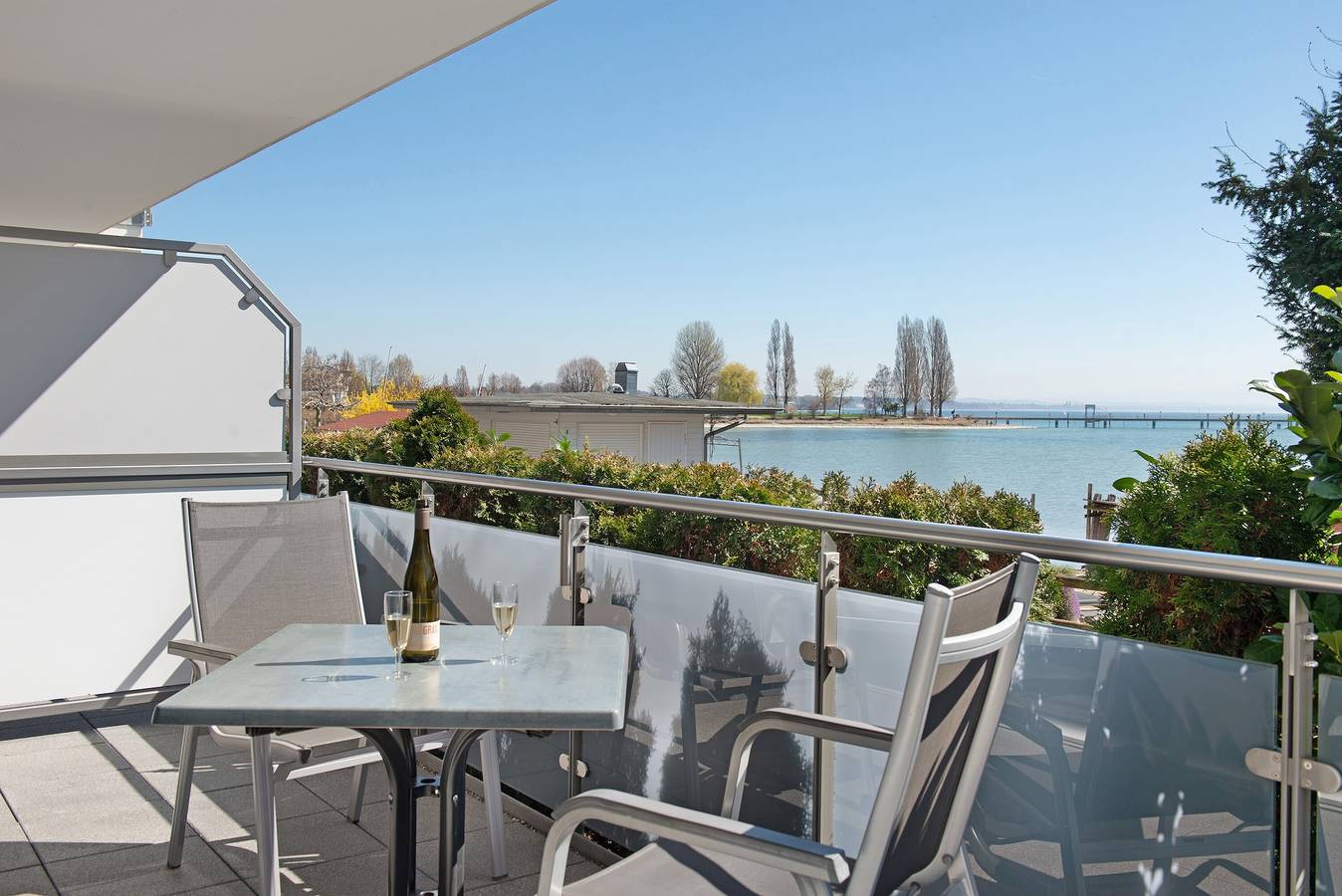 Entire apartment, Apartment 'A1' with Shared Terrace, Shared Garden and Wi-Fi in Immenstaad, Immenstaad am Bodensee