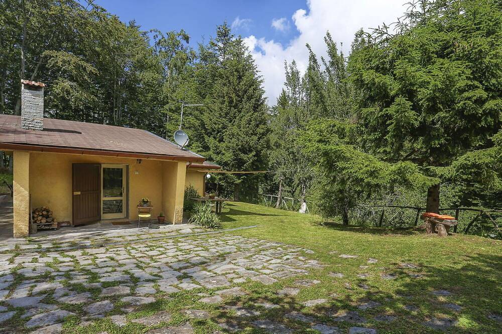 Schönes alleinstehendes Ferienhaus mit  W-Lan, Tv, Innenhof, Haustiere erlaubt und Parkplatz in San Romano in Garfagnana, Garfagnana