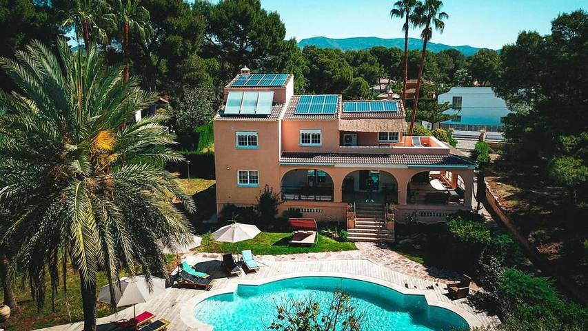 Casa rural para 8 personas, con jacuzzi y sauna además de piscina y jardín, Familias con niños en Serra