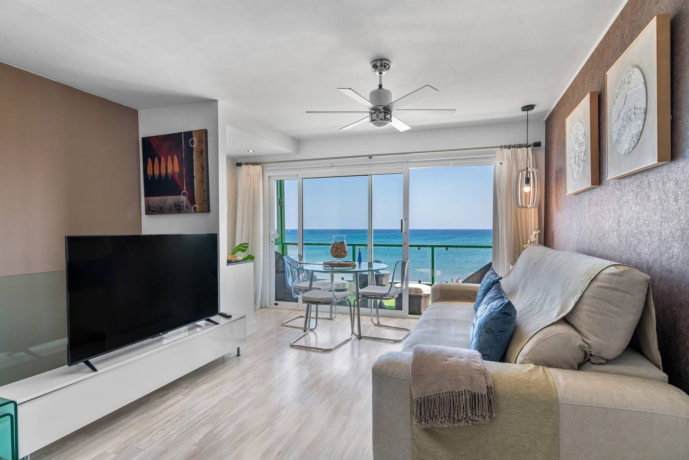 Apartamento entero, Apartamento de vacaciones '51 Avenue Playa Honda' con vistas al mar, terraza y Wi-Fi in Playa Honda, San Bartolomé