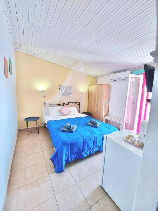 Location de vacances pour 2 personnes, avec vue et jardin, animaux acceptés dans Benitses