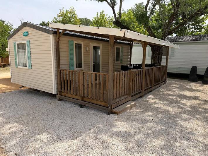Camping pour 4 personnes, avec Terrasse ainsi que Jardin et Piscine