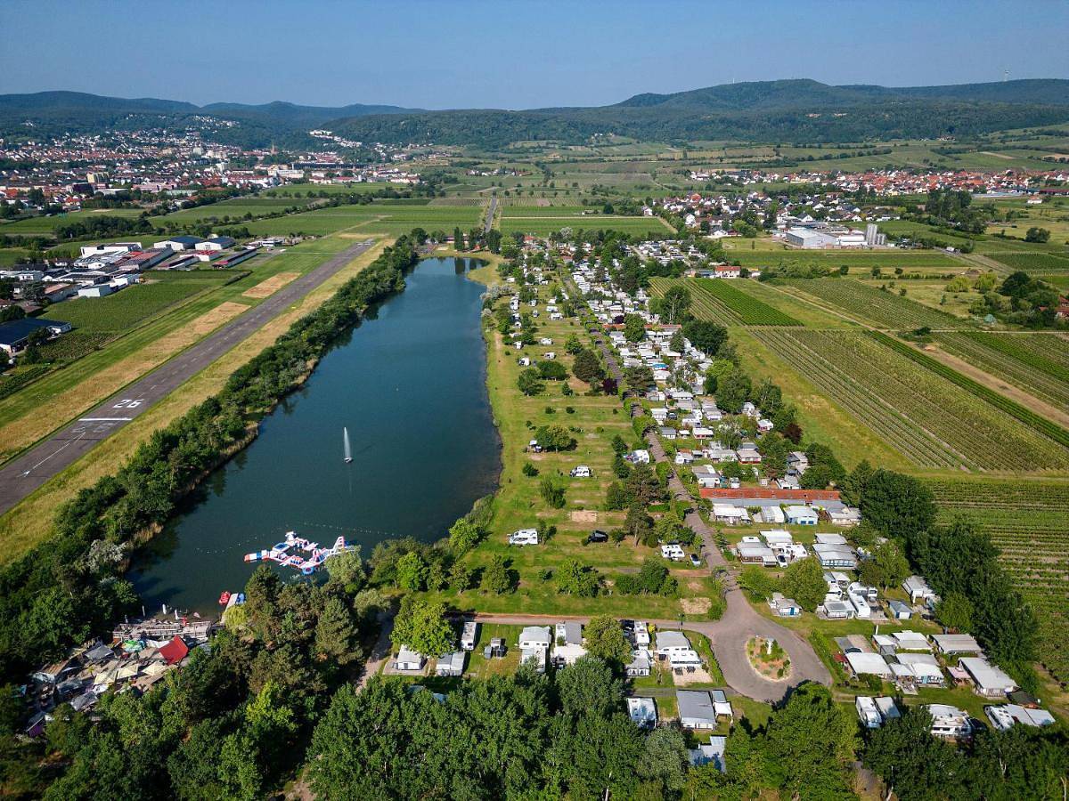 Knaus Campingpark Bad Dürkheim in Bad Dürkheim, Pfälzer Rheinebene