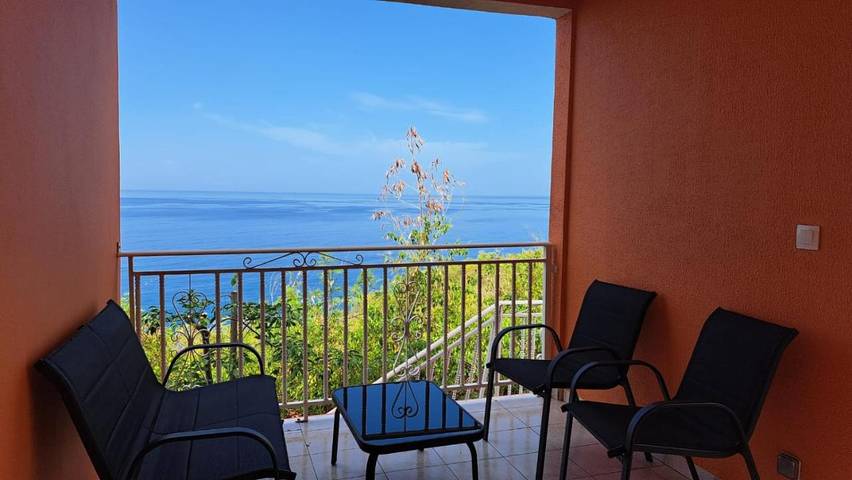 Gîte pour 2 personnes, avec balcon et vue dans Plage de Petite Anse - 4