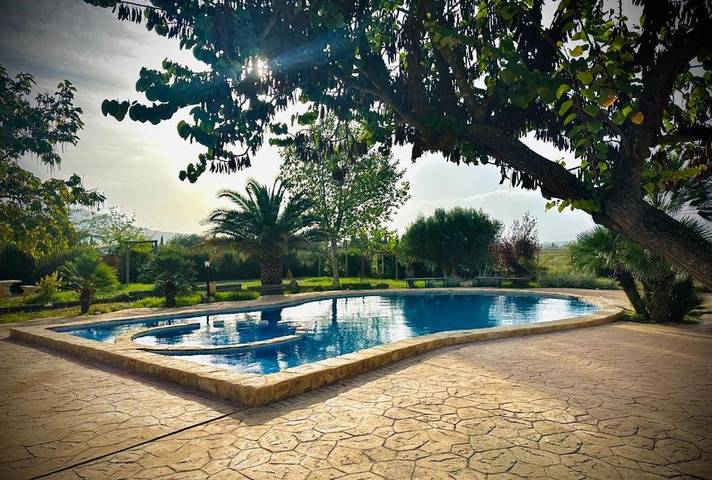 Location de vacances pour 10 personnes, avec Terrasse et Jardin ainsi que Bassin pour enfant et Piscine dans Caudete - 2
