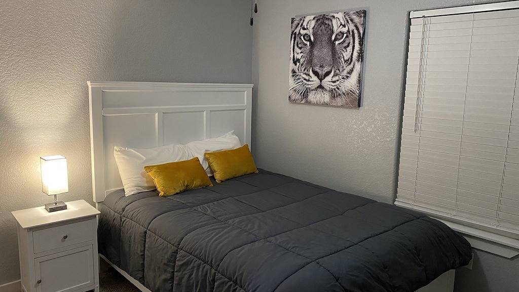 The Llama House Bentonville - Near, Ev Charging Station Cyclists Retreat in Bentonville, Ozark Mountains