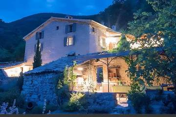 Gîte pour 12 personnes, avec balcon et jardin à Saint-Ferréol-Trente-Pas