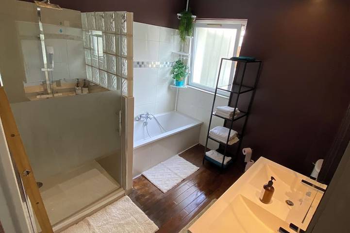 Nice town house, 4 mn from Bordeaux Rive droite Private swimming pool in Cenon, Région de Bordeaux