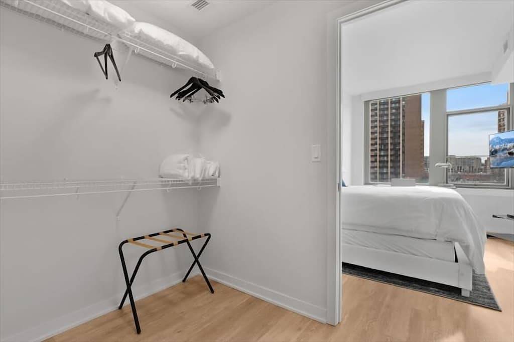 Ganze Wohnung, Luxury One Bedroom Apartment | Crystal City Arlington Va | by Gls in Arlington (VA), Arlington County