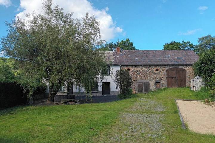 Location de vacances pour 8 personnes, avec jardin dans Saint-Angel (Puy-de-Dôme)