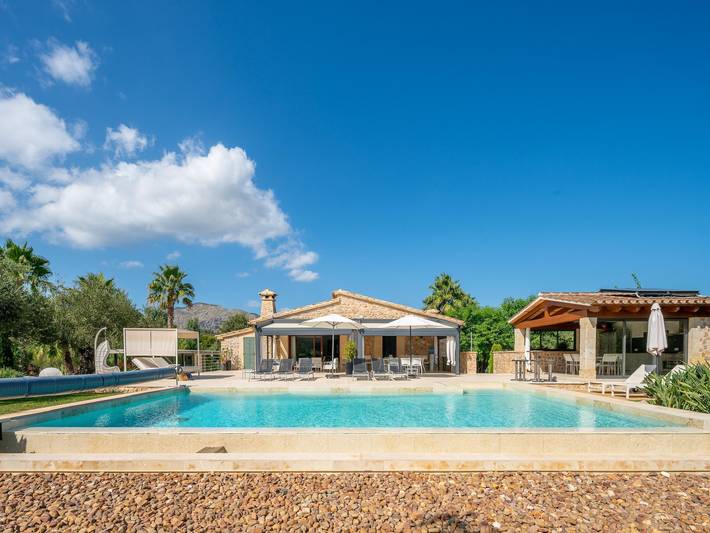 Ruime Villa Canacati met zwembad, Wi-Fi, A/C, terras & tuin in Pollença, Noord-Mallorca