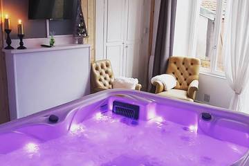 Gîte pour 4 personnes, avec jardin ainsi que jacuzzi et terrasse à Chaumont