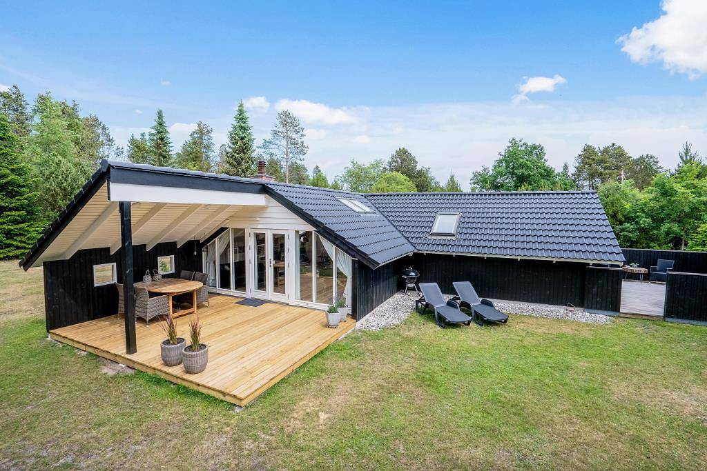 Klassisches Ferienhaus mit Sauna und schönen Terrassen in Houstrup, Varde