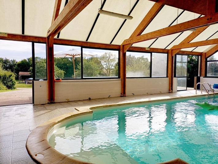 Gîte pour 4 personnes, avec vue et jardin ainsi que piscine et terrasse dans Champfleur
