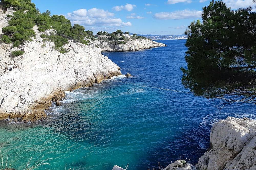 Villa, sea view with swimming pool heated 30 ° in Ensuès-la-Redonne, Mediterranean Coast (France)