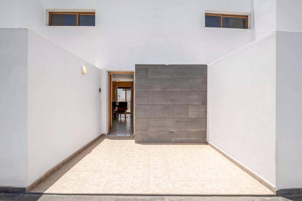 House - Sleeps 4 & Swimming Pool in Puerto del Carmen, Tías