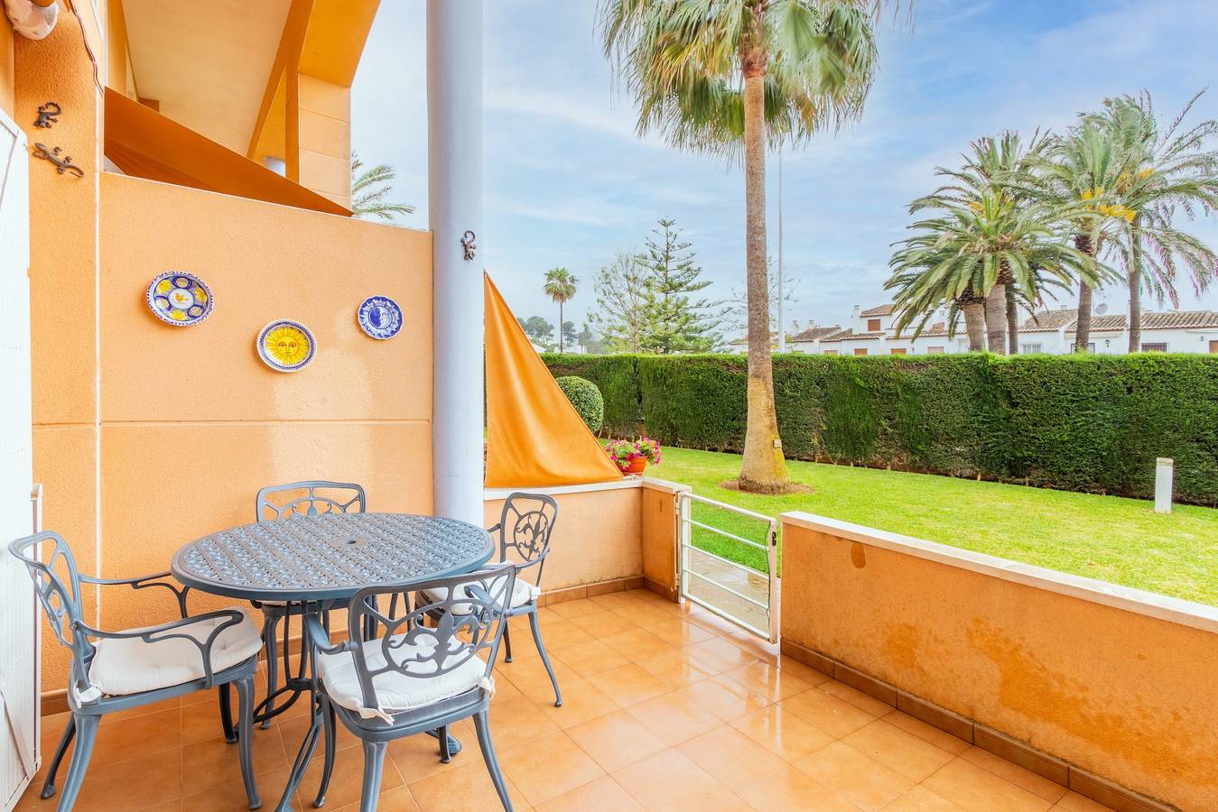 Geheel appartement, Diervriendelijk appartement 'Edificio Menorca' dichtbij de zee met gedeeld zwembad & Wi-Fi in Toscamar, Jávea