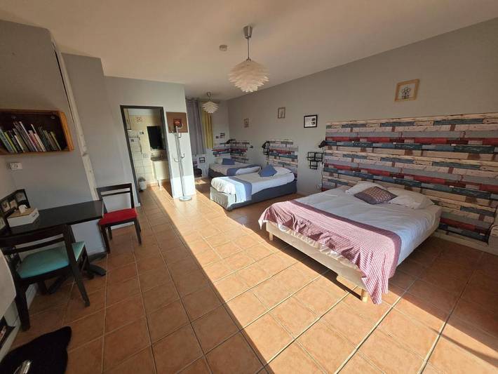 Hôtel pour 3 personnes, avec bassin pour enfant et terrasse ainsi que vue et piscine, adapté aux familles à Cajarc - 2