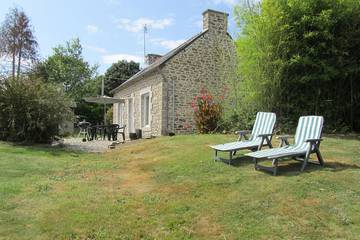 Gîte pour 5 personnes, avec jardin et terrasse à Plounévez-Quintin