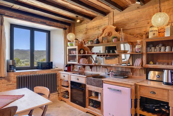Entire apartment, Apartment 'L'annexe Du Château Des Girards' with Mountain View in Lans-en-Vercors, Parc naturel régional du Vercors