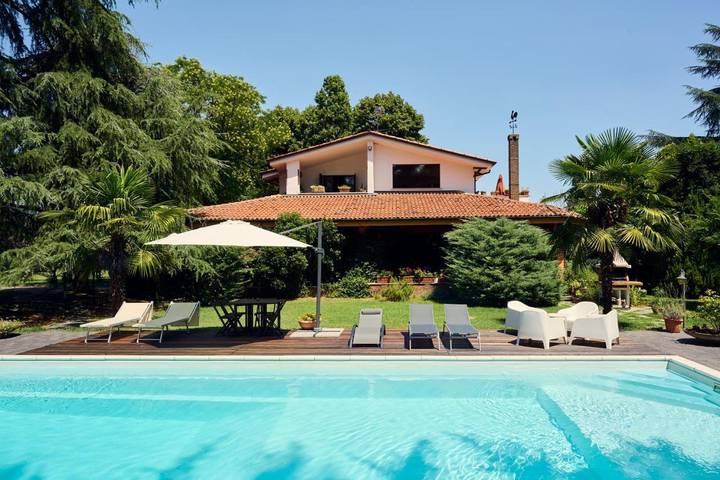 Casa vacanza per 6 persone, con Balcone e Terrazza nonché Giardino e Piscina a Rivergaro