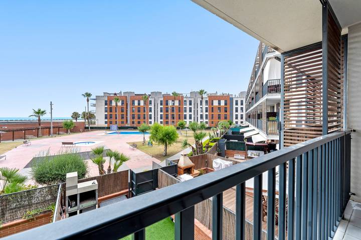 Apartamento para 6 personas, con Balcón además de Jardín y Piscina para niños en Costa del Garraf