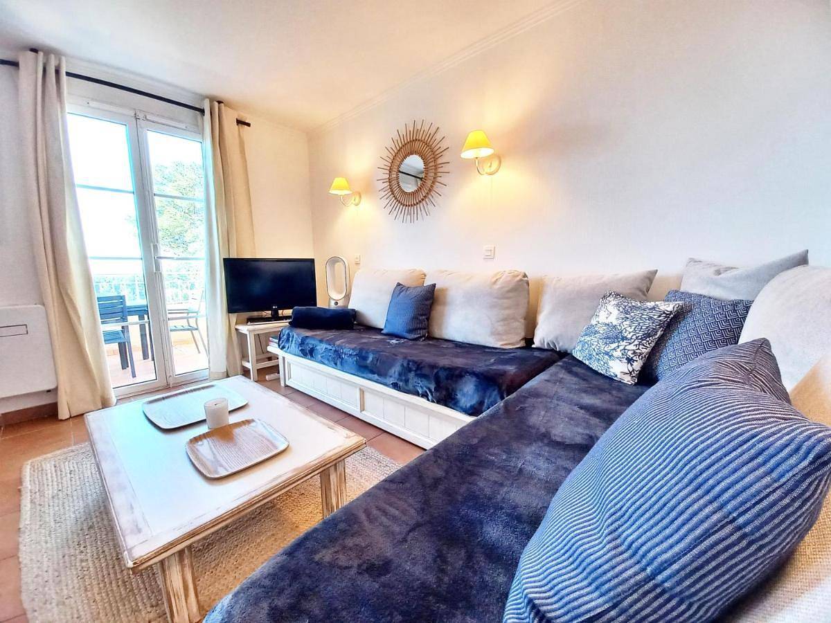 Geheel appartement, "Le beau rivage" T3 Vue mer, piscine, lac & forêt in Le Dramont, Saint-Raphaël