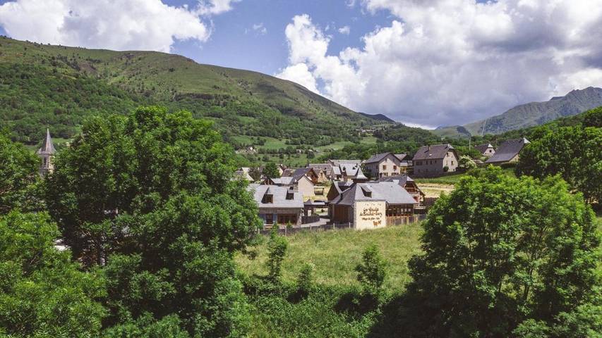 Location de vacances pour 8 personnes, avec jardin ainsi que sauna et vue à Sailhan
