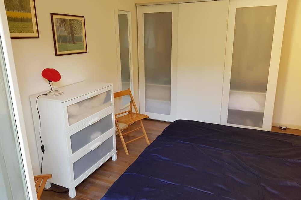 Cały apartament, Nowoczesny apartament z loggią, fantastycznym widokiem na jezioro i basen bez krawędzi in Maderno, Toscolano-Maderno