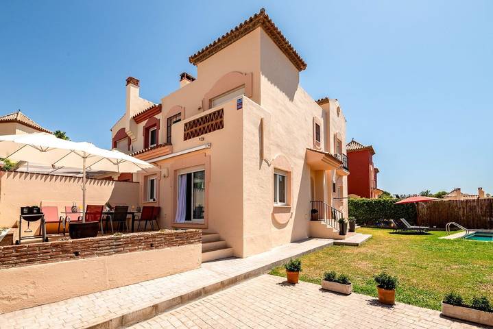 Villa för 10 Personer med trädgård in Las Chapas, Marbella
