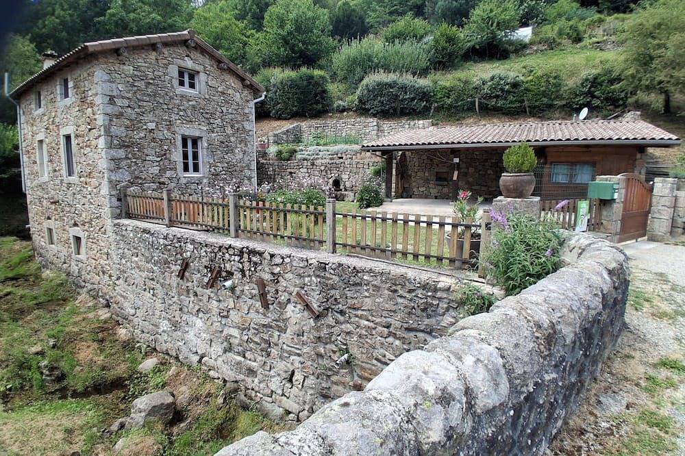 Guest house \"Between river and nature in Juvinas, Parc naturel régional des Monts d'Ardèche