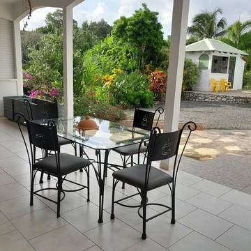 Gîte pour 4 personnes, avec piscine ainsi que vue et jardin à Le Gosier