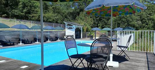 Gîte pour 3 personnes, avec piscine ainsi que jardin et terrasse à Martel